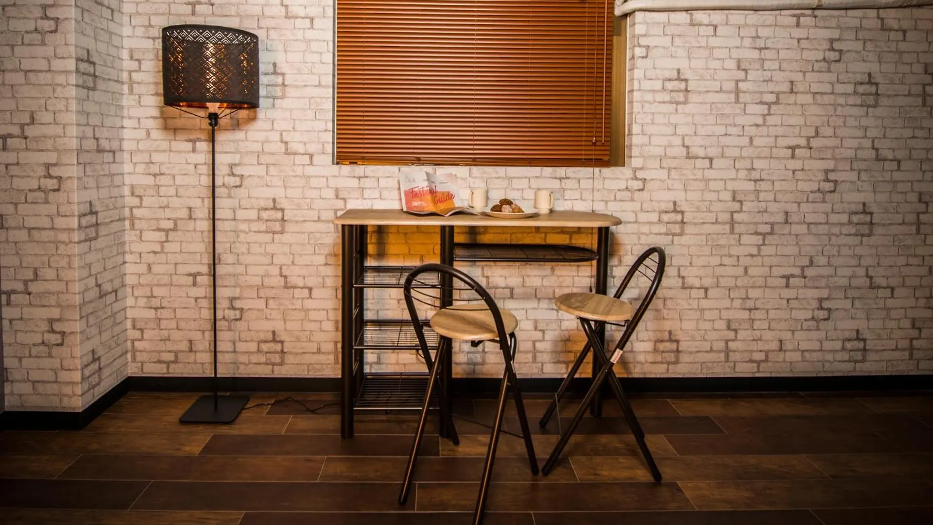 Ln01 Secret Base In Sannomiya Apartment Kobe